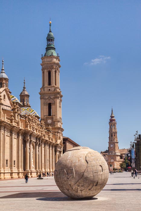 Earth Sculpture, Plaza del Pilar, Zaragova, Aragon, Spain.