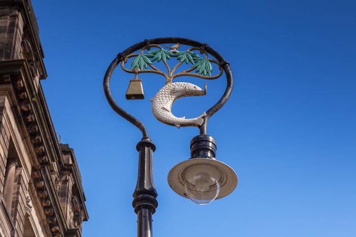 Lamp post in Glasgow, decorated with the elements of the city's Coat of Arms.