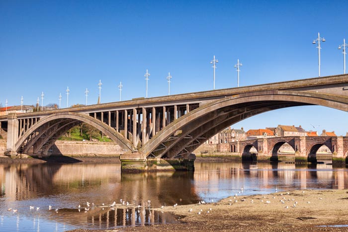 The Royal Tweed Bridge, opened in 1928, and beyond it, Berwick Old Bridge, a grade 1 listed building, opened in 1624, Berwick-upon-Tweed, Northumberland, England, UK