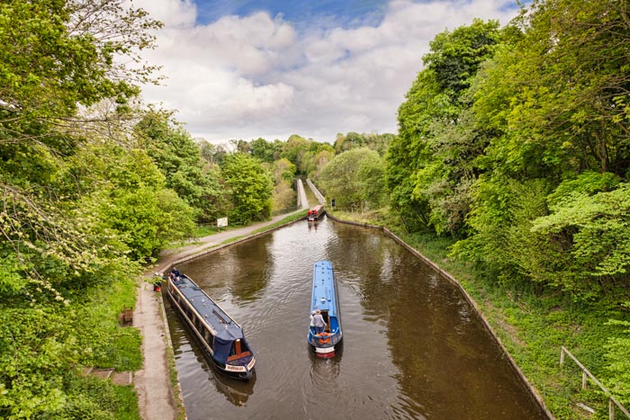 Narrowboats in the Llangollen Canal, built by Thomas Teford, manoeuvering before crossing the Chirk Aquedct, which straddles the England Wales border, Wales, UK