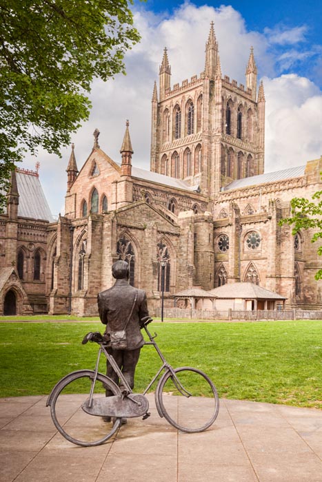 Statue of Sir Edward Elgar, by Chris Ammonds, and Hereford Cathedral, the Cathedral Church of Saint Mary the Virgin and Saint Ethelbert the King, Hereford, Herefordshire, England, UK