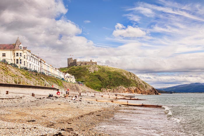 Marine Beach and Criccieth Castle, Criccieth, Gwynedd, Wales, UK