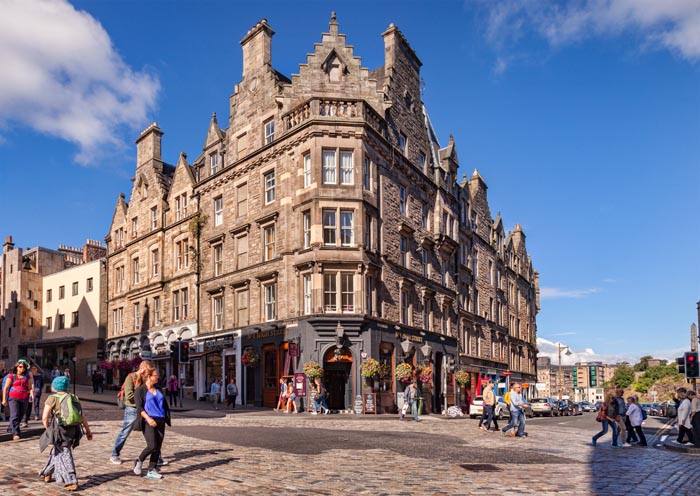 Pub in the Royal Mile, No. 1 High Street, on the corner of High Street and Jeffrey Street, Edinburgh, Scotland, UK