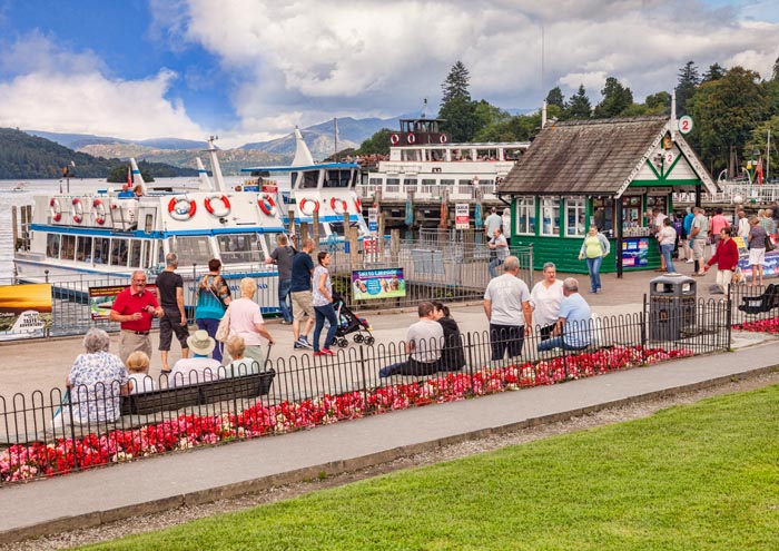 Crowds on the shores of Lake Windermere enjoying the early autumn sunshine, Lake District National Park, Cumbria, England, UK